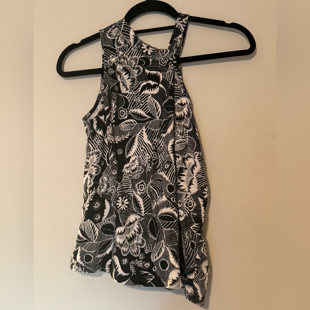 GUC Anthropologie Black & White Floral Asymmetrical Tank Top